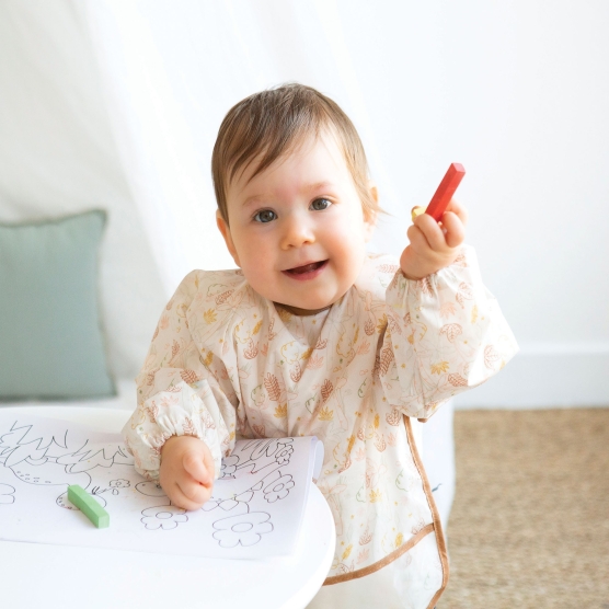 Bavoir manche longue bébé, propreté et confort en toute occasion