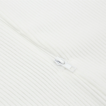 Nahaufnahme des Reißverschlusses und des Cord-Velours-Materials des Schlafsacks