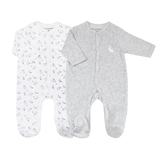 Set di due pigiami grigio melange e bianco con piccoli conigli