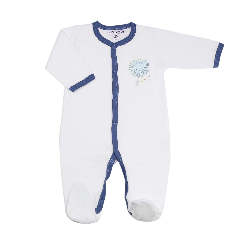 bébé avec son pyjama en velours y lion