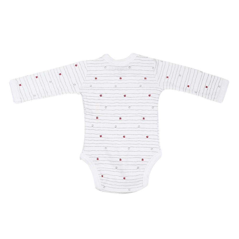 Parte trasera del body bebé con apertura cruzada de rayas y corazones
