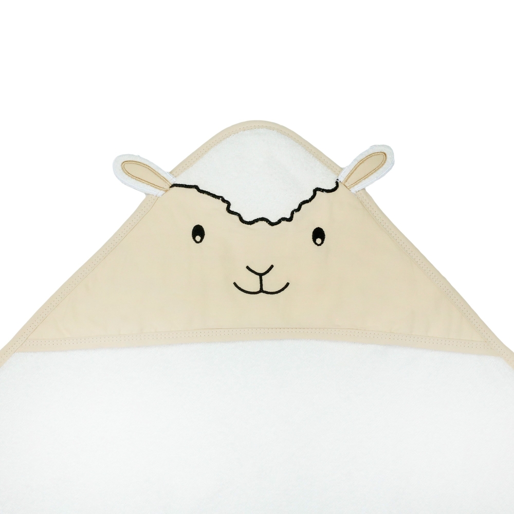 Zoom sobre la cara de oveja de la capucha