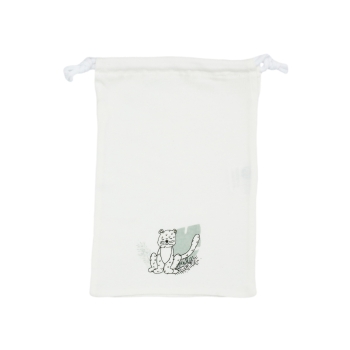 Zoom op de opbergtas van de witte kit met de gedrukte luipaard Zoom op de opbergtas van de witte kit met de gedrukte luipaard