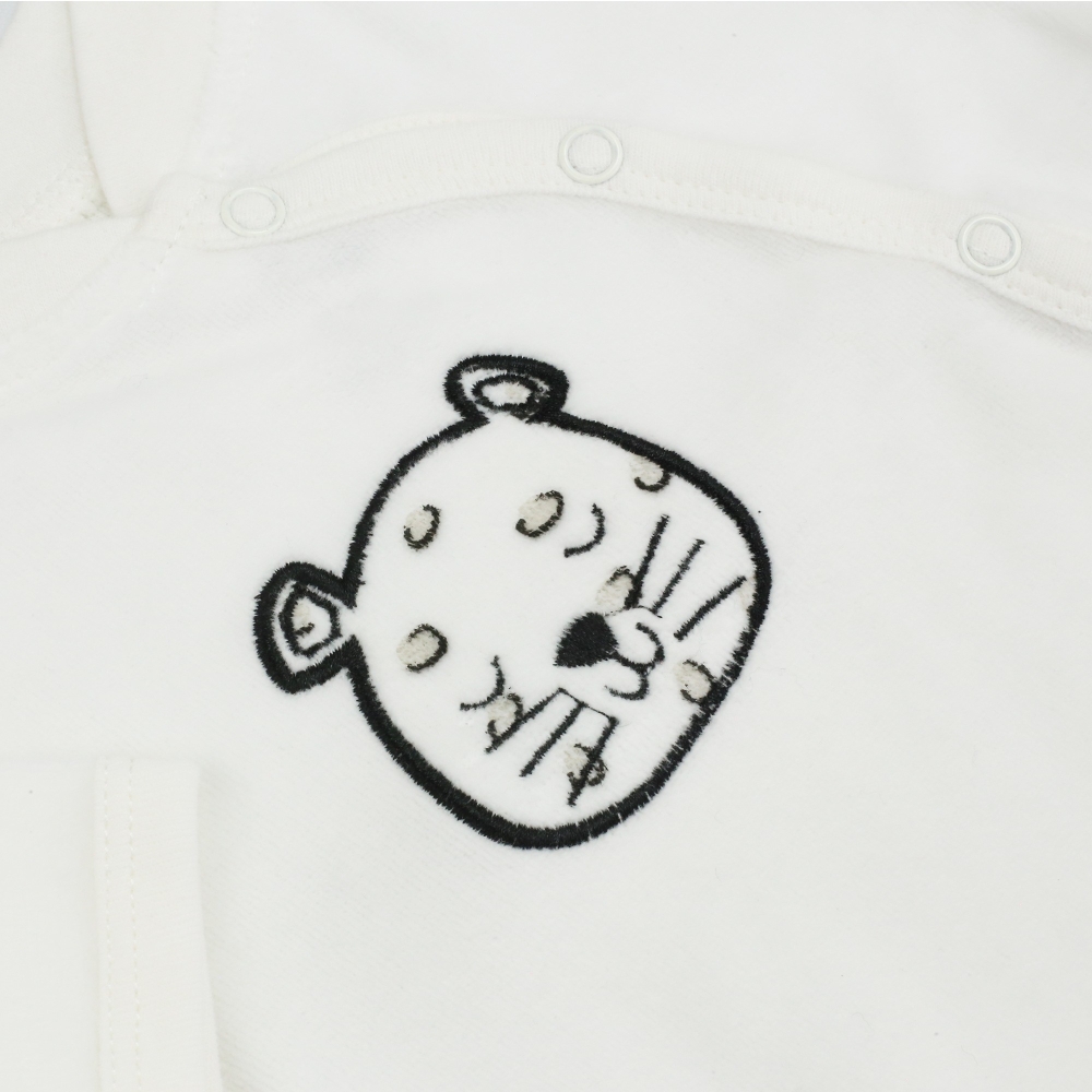 Zoom sur le bébé léopard trop mignon Zoom sur le bébé léopard trop mignon