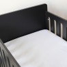 Alèse lit bébé en éponge imperméable dans lit bébé Alèse lit bébé en éponge imperméable dans lit bébé