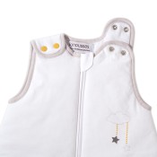 Épaules, zip et motif nuage