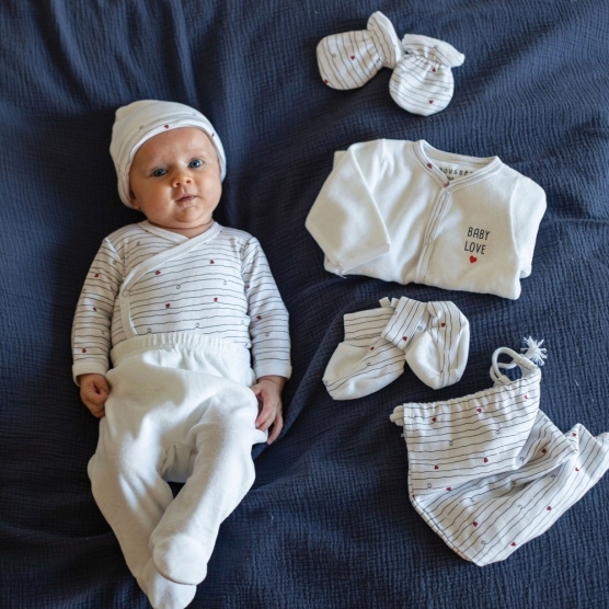 Kit Naissance Mini Nous 1 Mois Gris Chiné TROIS KILOS SEPT, Vente en ligne  de Vêtements bébé