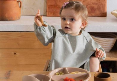 Bavoir maternelle : comment choisir un modèle pratique pour la cantine ? Bavoir maternelle : comment choisir un modèle pratique pour la cantine ?