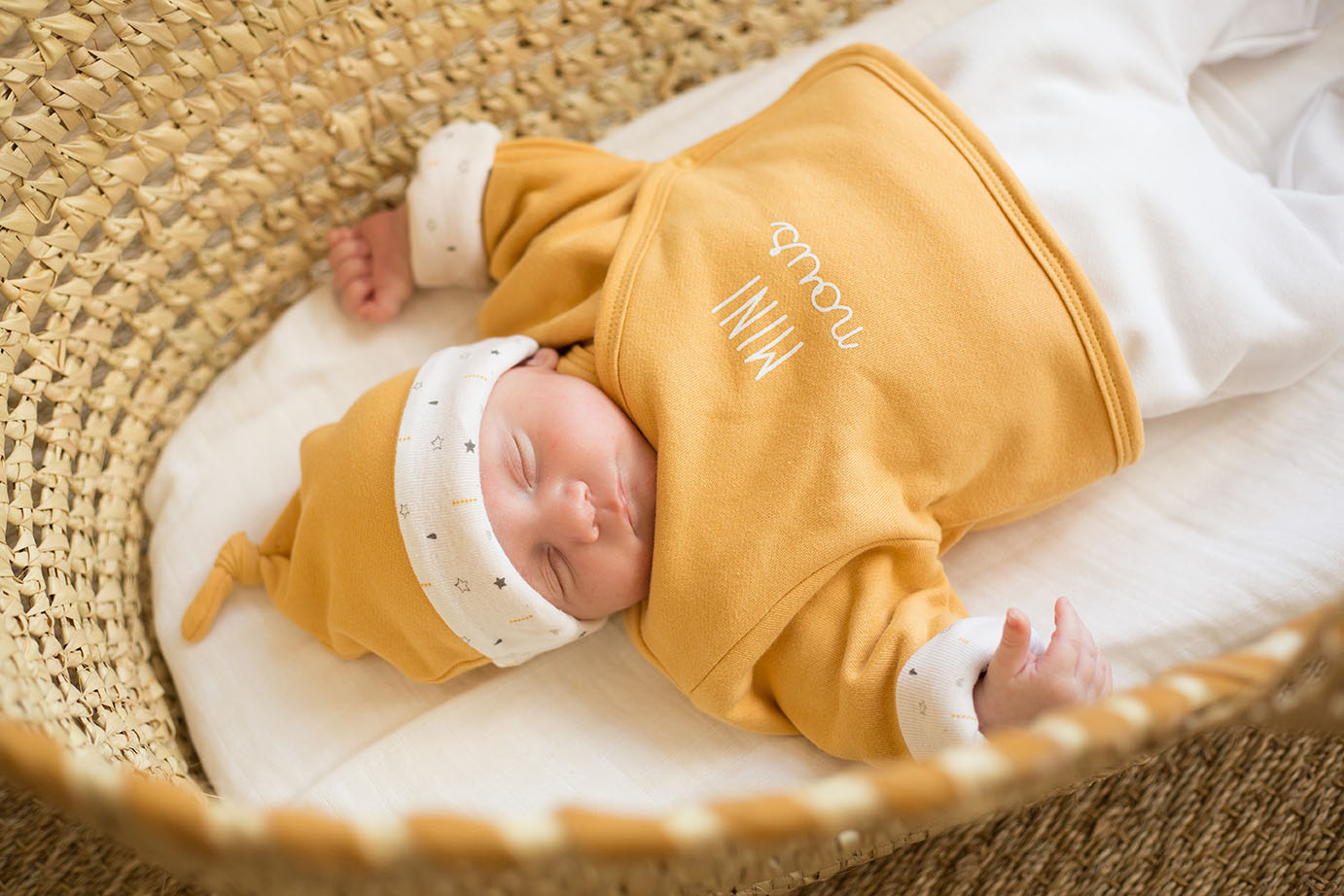 Trousseau de naissance 0/1 mois : brassière, bonnet, chaussons, Trois Kilos  Sept de Trois Kilos Sept