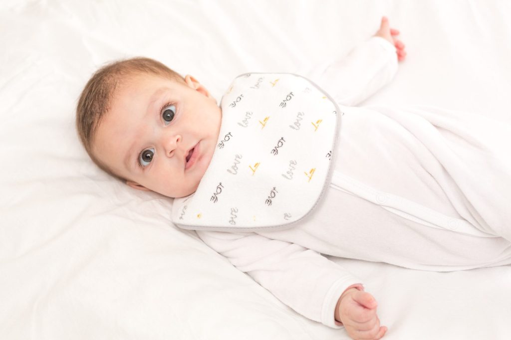 tout savoir sur les bavoirs pour bébé