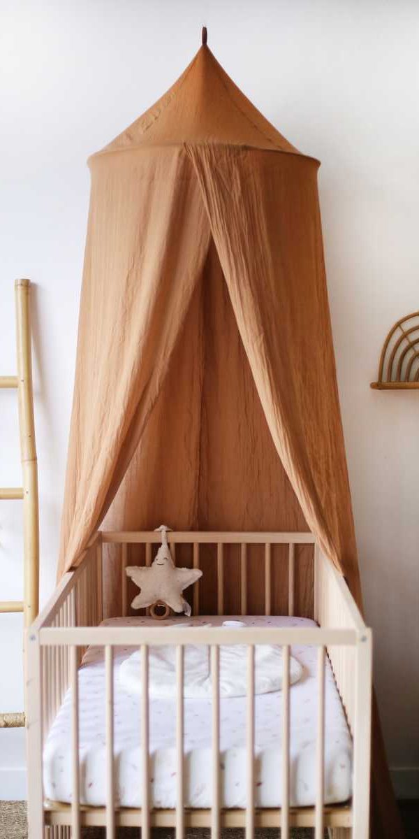 chambre-bebe-ciel-de-lit